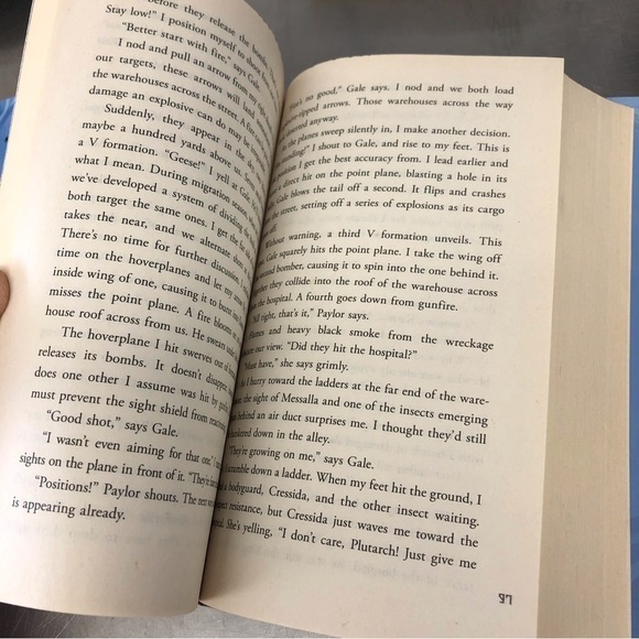 The Hunger Games Series: Mocking Jay by: Suzanne Collins, Hardback book - Picture 5 of 7